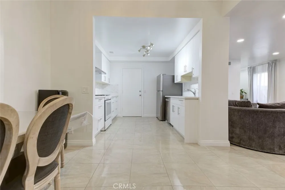 12325 Sweetbriar Pacoima, CA 91331