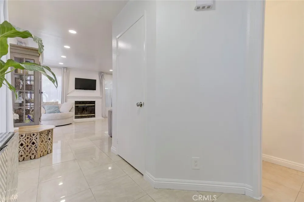 12325 Sweetbriar Pacoima, CA 91331
