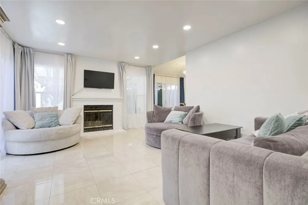 12325 Sweetbriar Pacoima, CA 91331