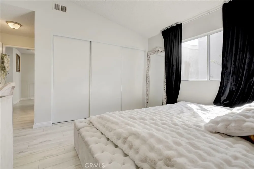 12325 Sweetbriar Pacoima, CA 91331