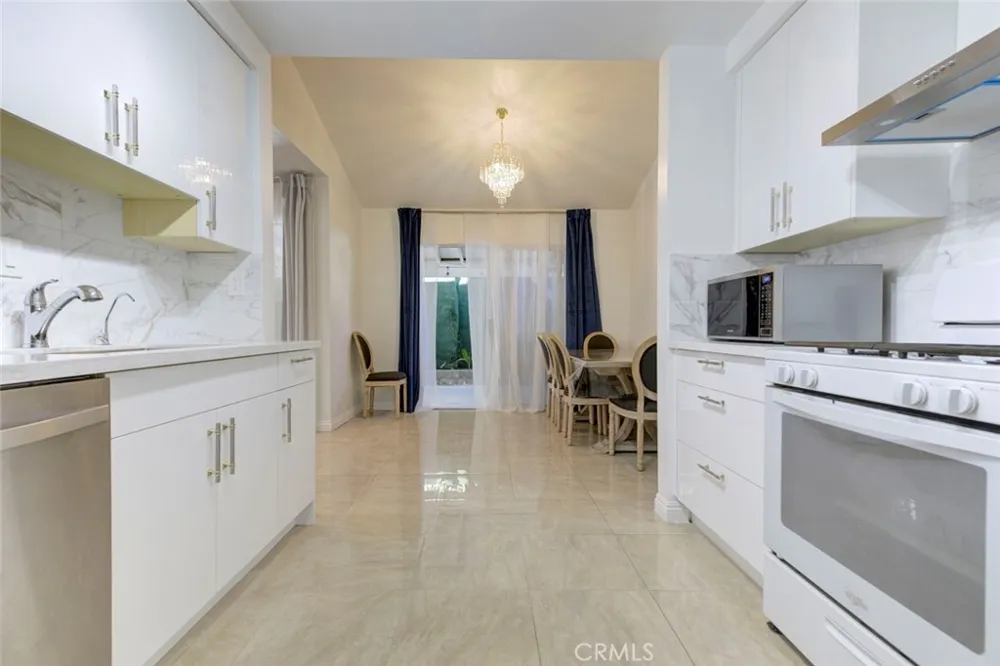 12325 Sweetbriar Pacoima, CA 91331