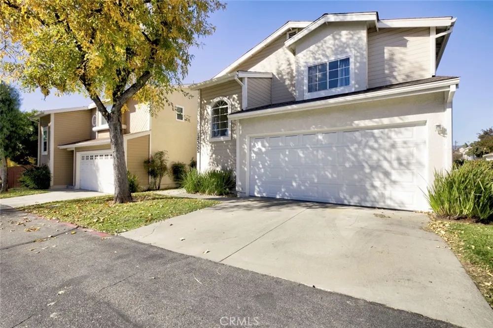 12325 Sweetbriar Pacoima, CA 91331