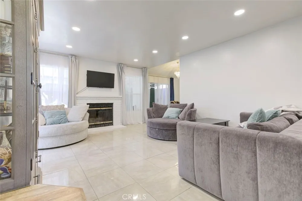12325 Sweetbriar Pacoima, CA 91331
