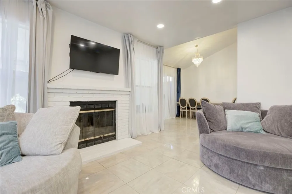 12325 Sweetbriar Pacoima, CA 91331