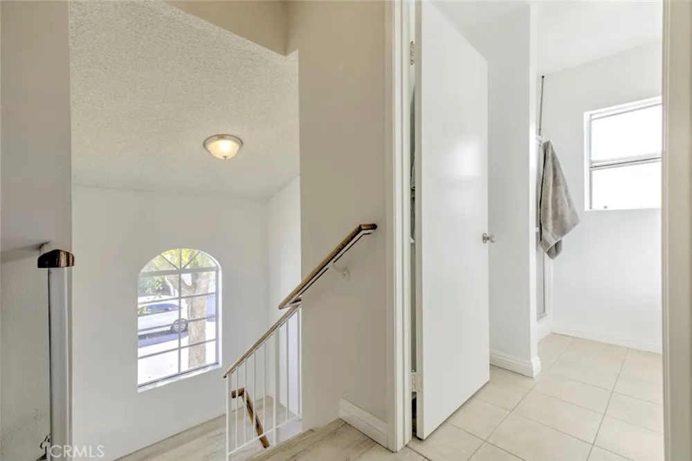 12325 Sweetbriar Pacoima, CA 91331
