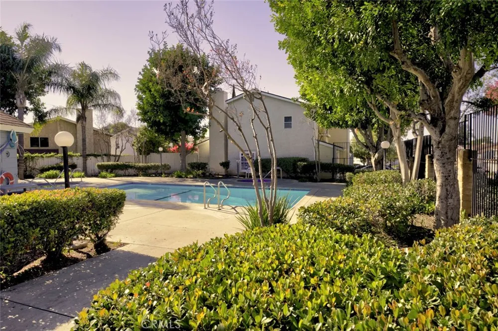 12325 Sweetbriar Pacoima, CA 91331