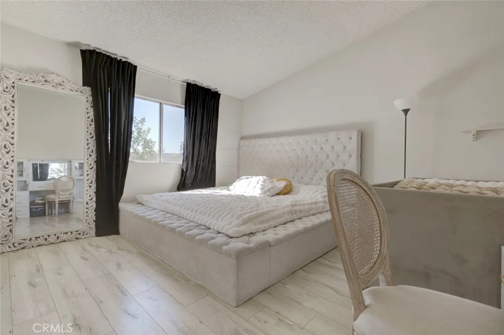 12325 Sweetbriar Pacoima, CA 91331