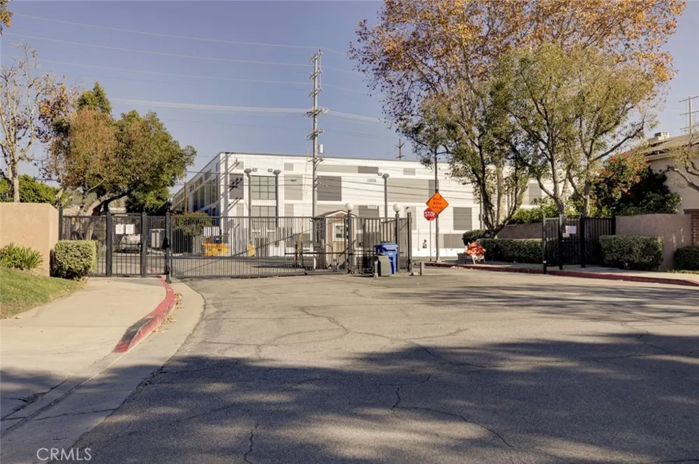 12325 Sweetbriar Pacoima, CA 91331