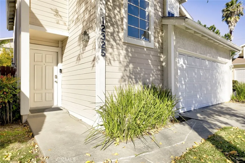 12325 Sweetbriar Pacoima, CA 91331