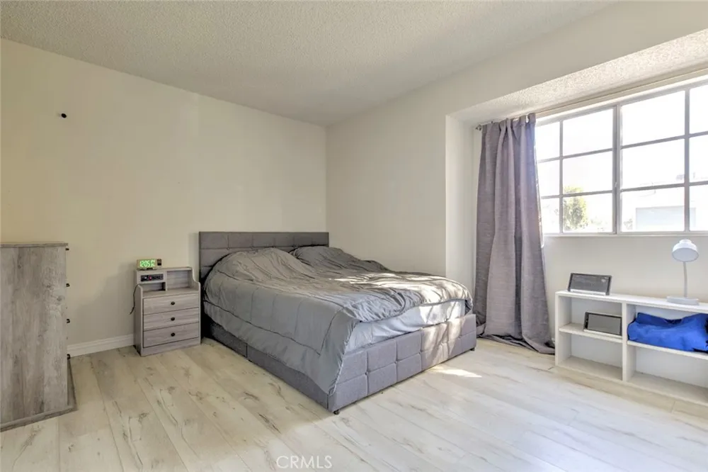 12325 Sweetbriar Pacoima, CA 91331