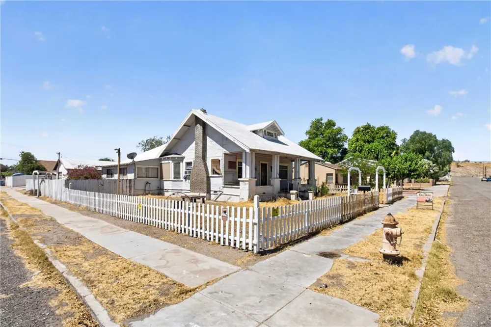 203 Walnut Street Needles, CA 92363