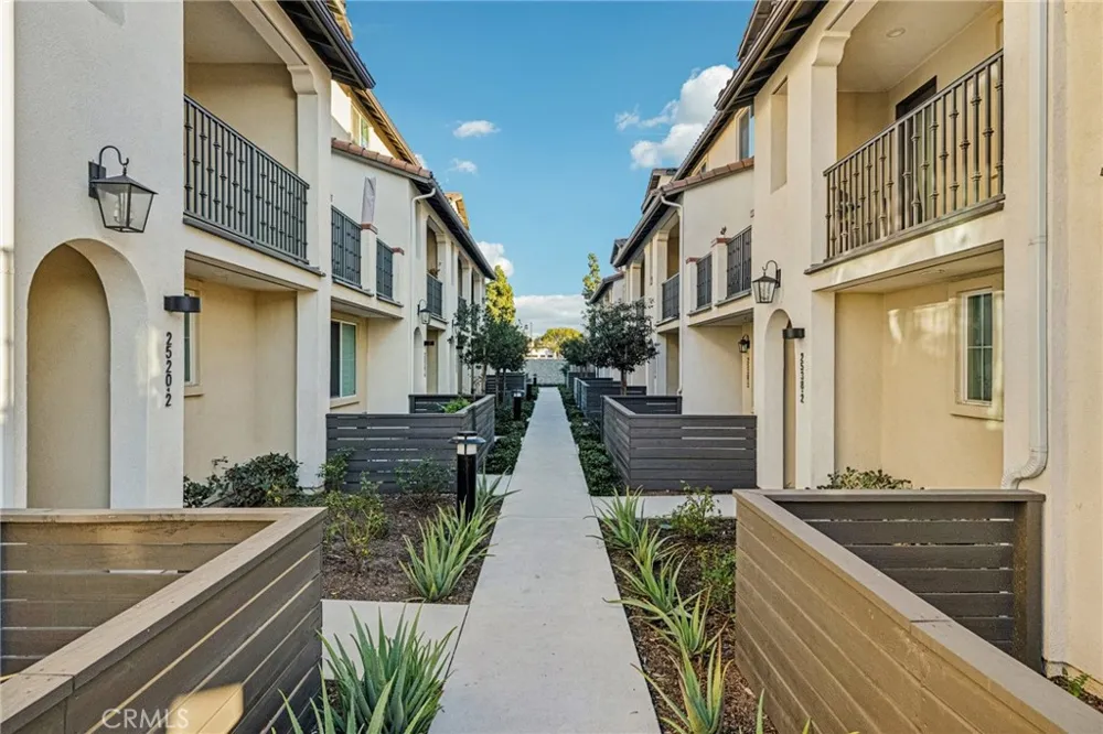 2520 Valentina #6 Commerce, CA 90040