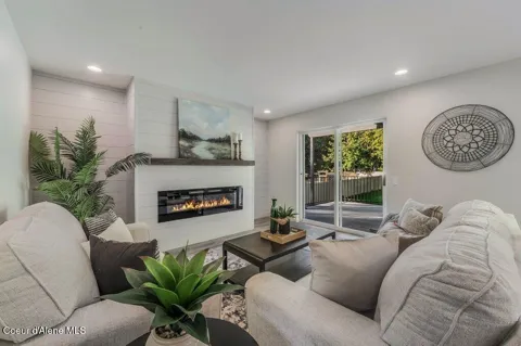 3089 E LAKE FOREST DRIVE