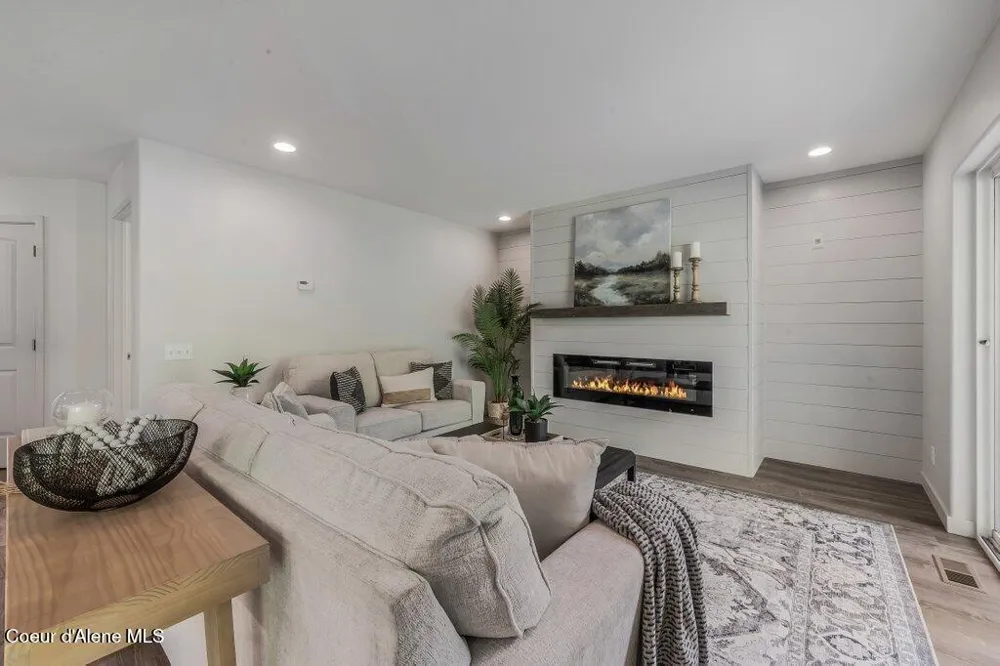 3089 E LAKE FOREST DRIVE Hayden Lake, ID 83835