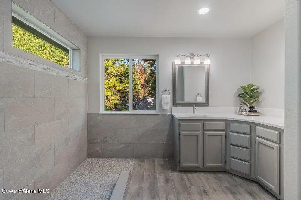 3089 E LAKE FOREST DRIVE Hayden Lake, ID 83835