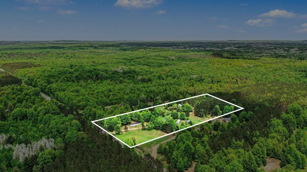 6585 Wallaker Road Joyfield Township, MI 49616