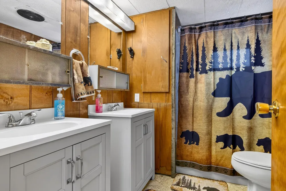 6585 Wallaker Road Joyfield Township, MI 49616