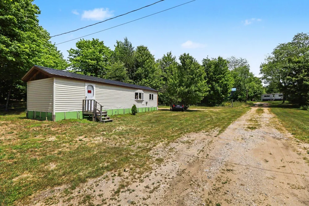 6585 Wallaker Road Joyfield Township, MI 49616