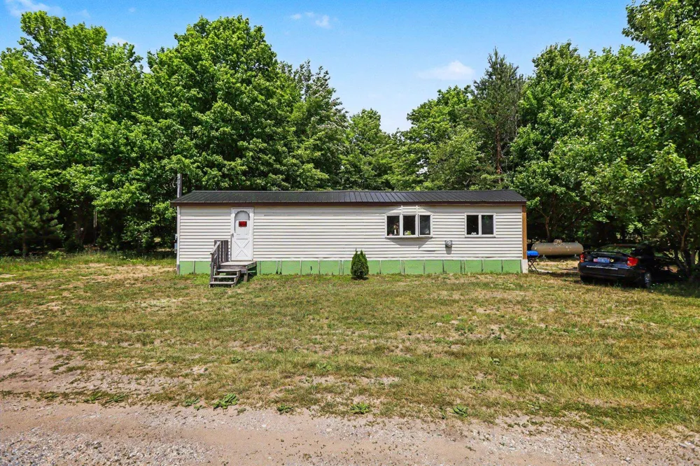 6585 Wallaker Road Joyfield Township, MI 49616