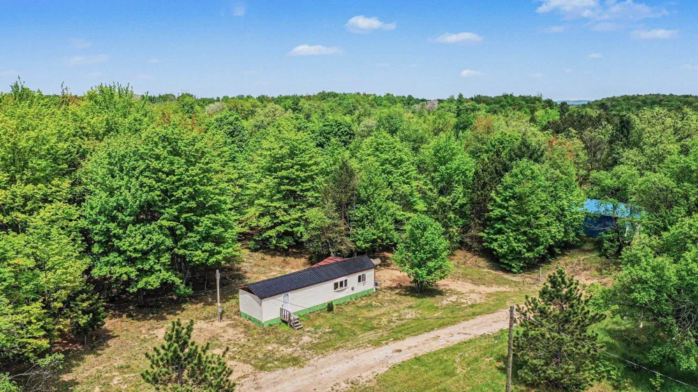 6585 Wallaker Road Joyfield Township, MI 49616