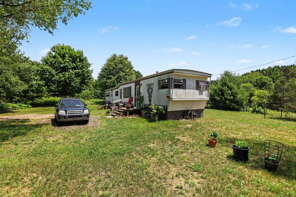 6585 Wallaker Road Joyfield Township, MI 49616