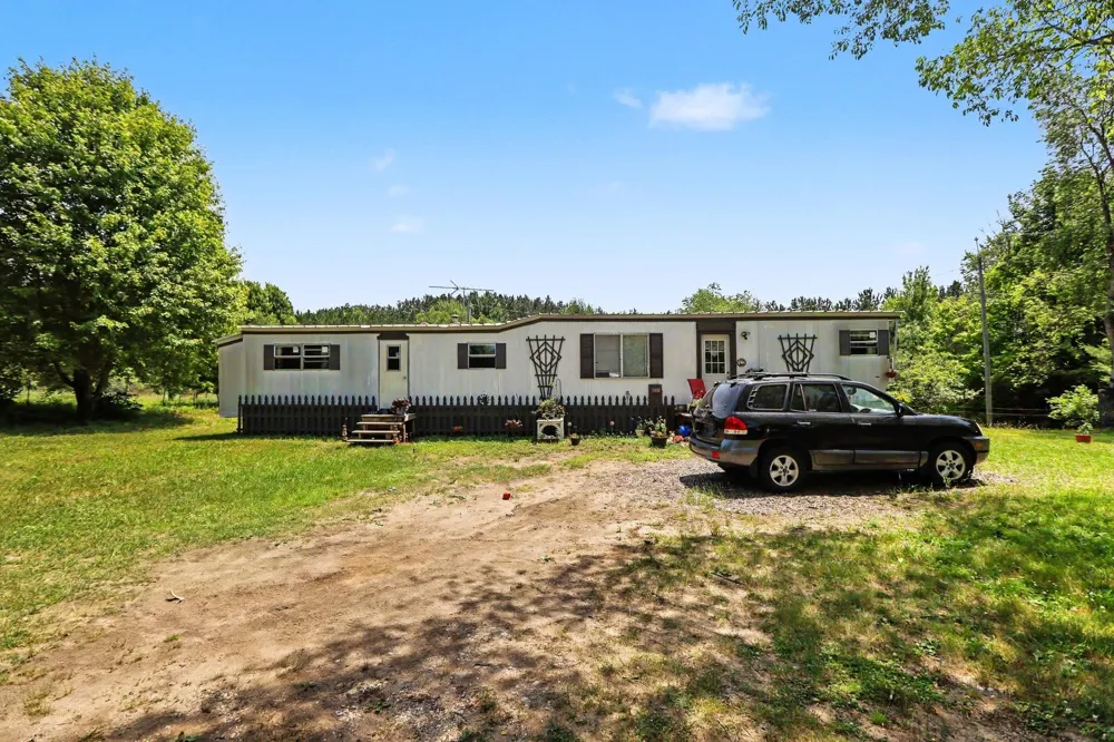 6585 Wallaker Road Joyfield Township, MI 49616