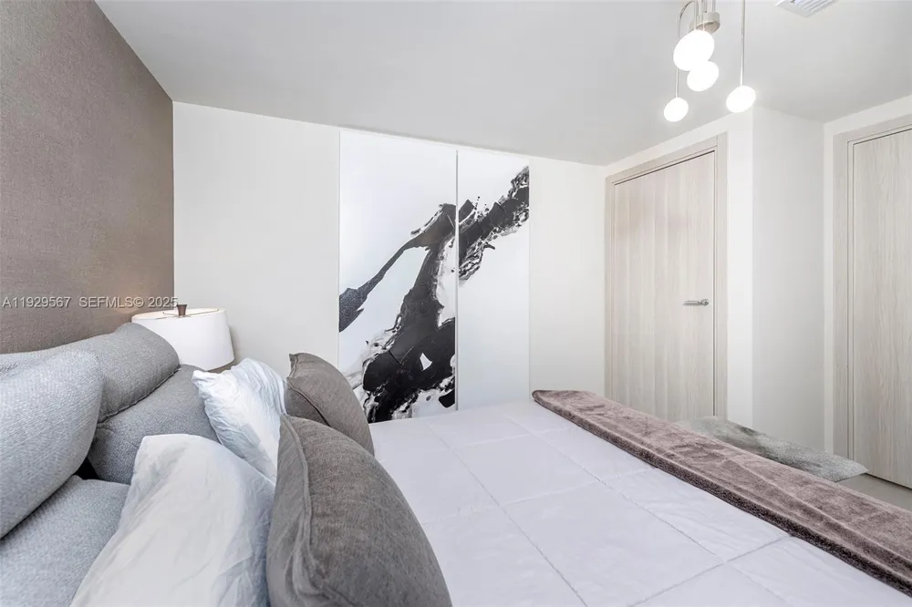 1000 Brickell Plz #4005 Miami, FL 33131