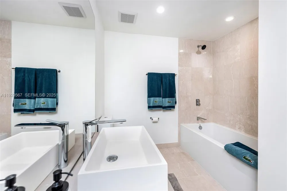 1000 Brickell Plz #4005 Miami, FL 33131