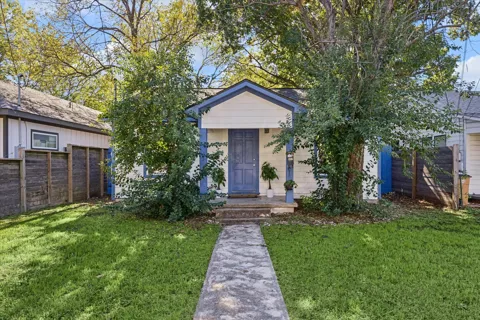 907 E 53rd Street