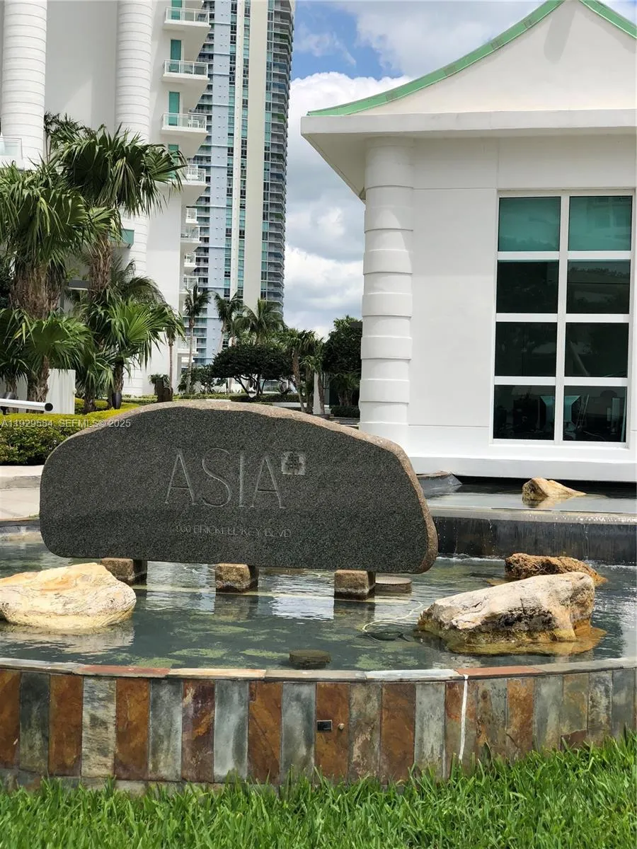 900 Brickell Key Blvd #1602 Miami, FL 33131