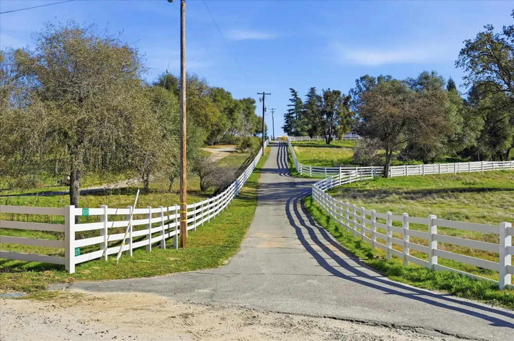43319 Leach Rd Ahwahnee, CA 93601