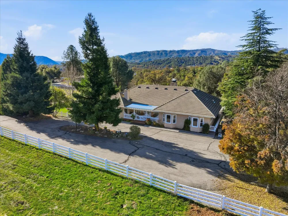 43319 Leach Rd Ahwahnee, CA 93601
