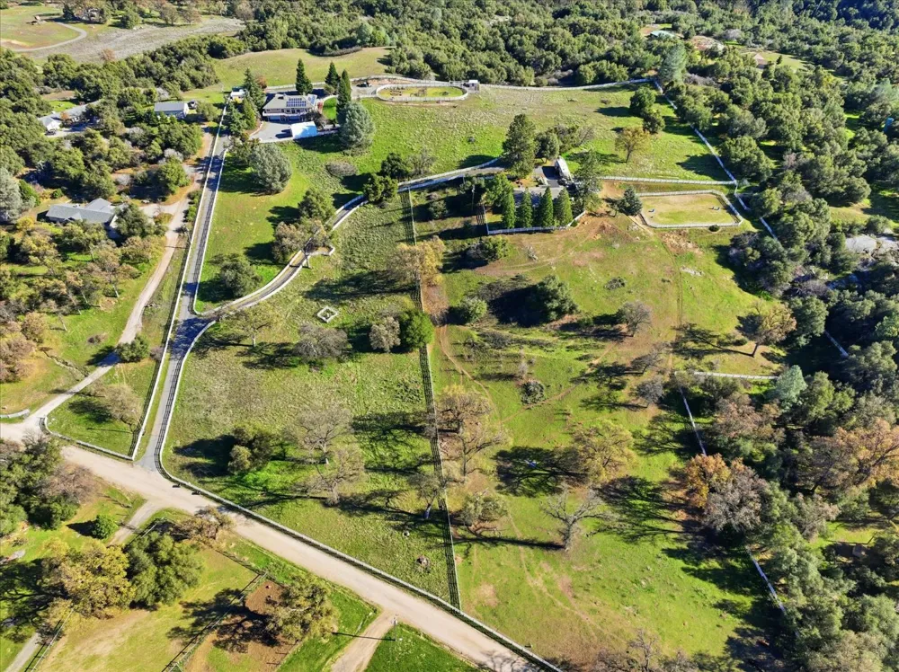 43319 Leach Rd Ahwahnee, CA 93601