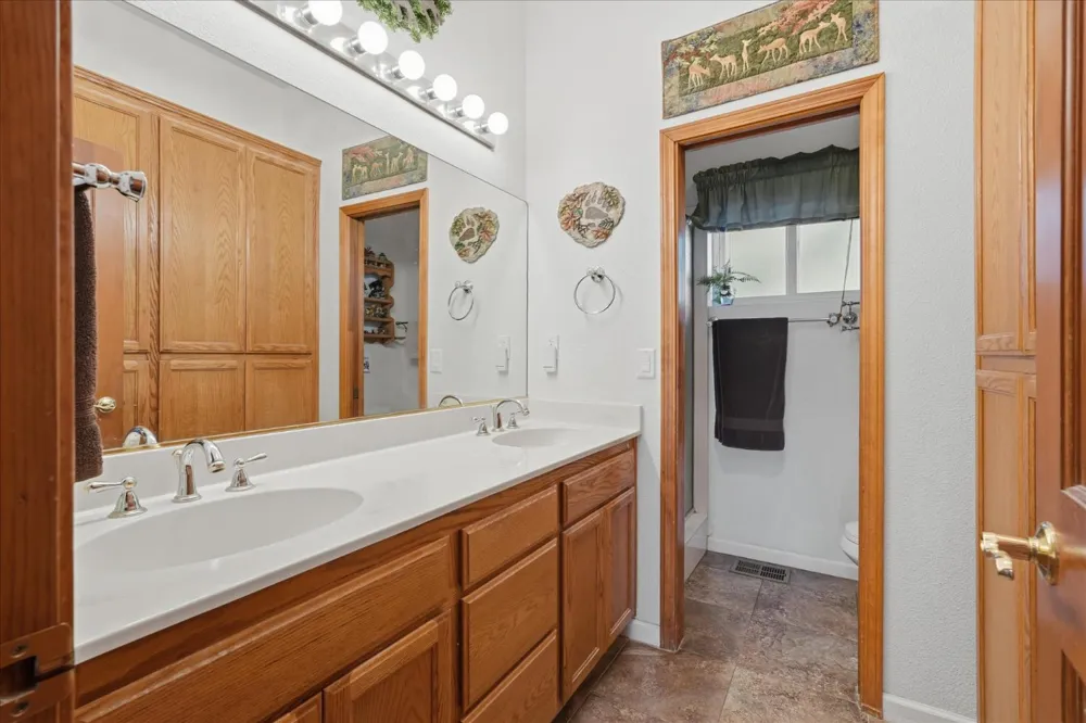 43319 Leach Rd Ahwahnee, CA 93601