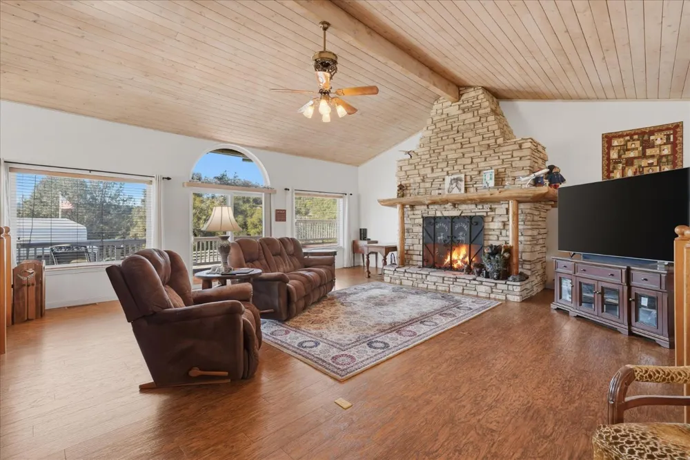43319 Leach Rd Ahwahnee, CA 93601