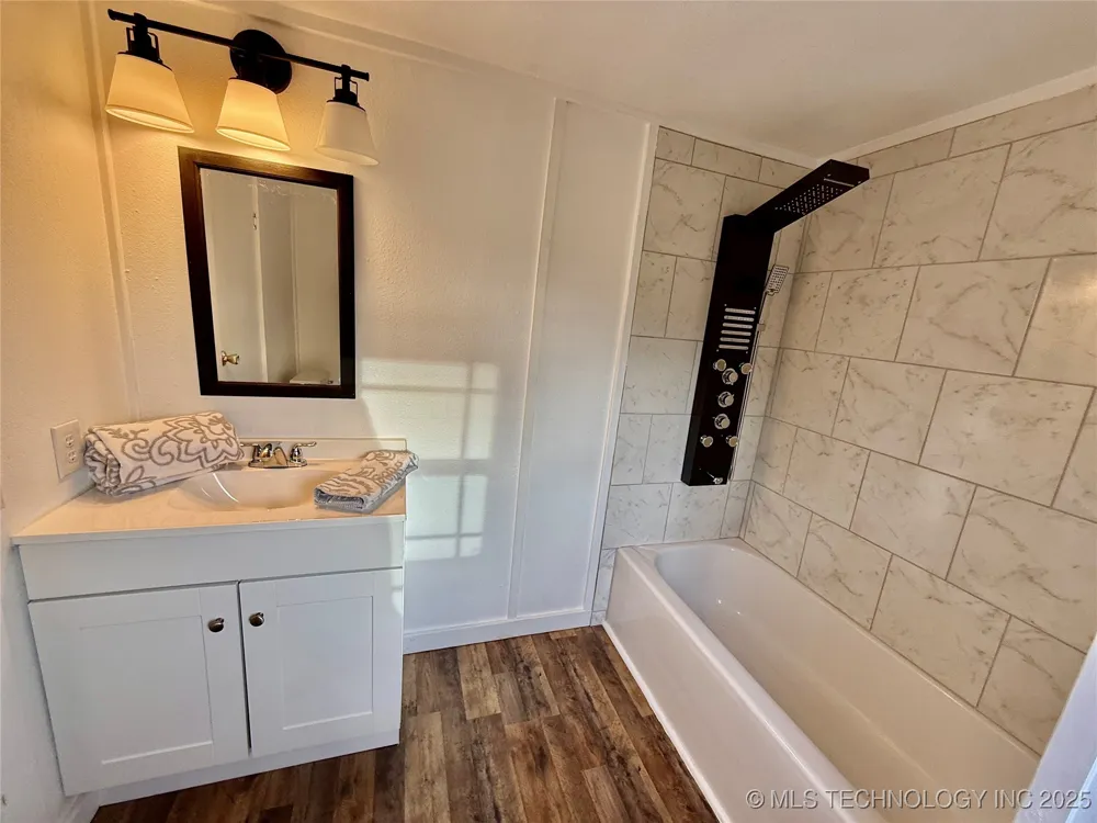 25271 S 606 Grove, OK 74344