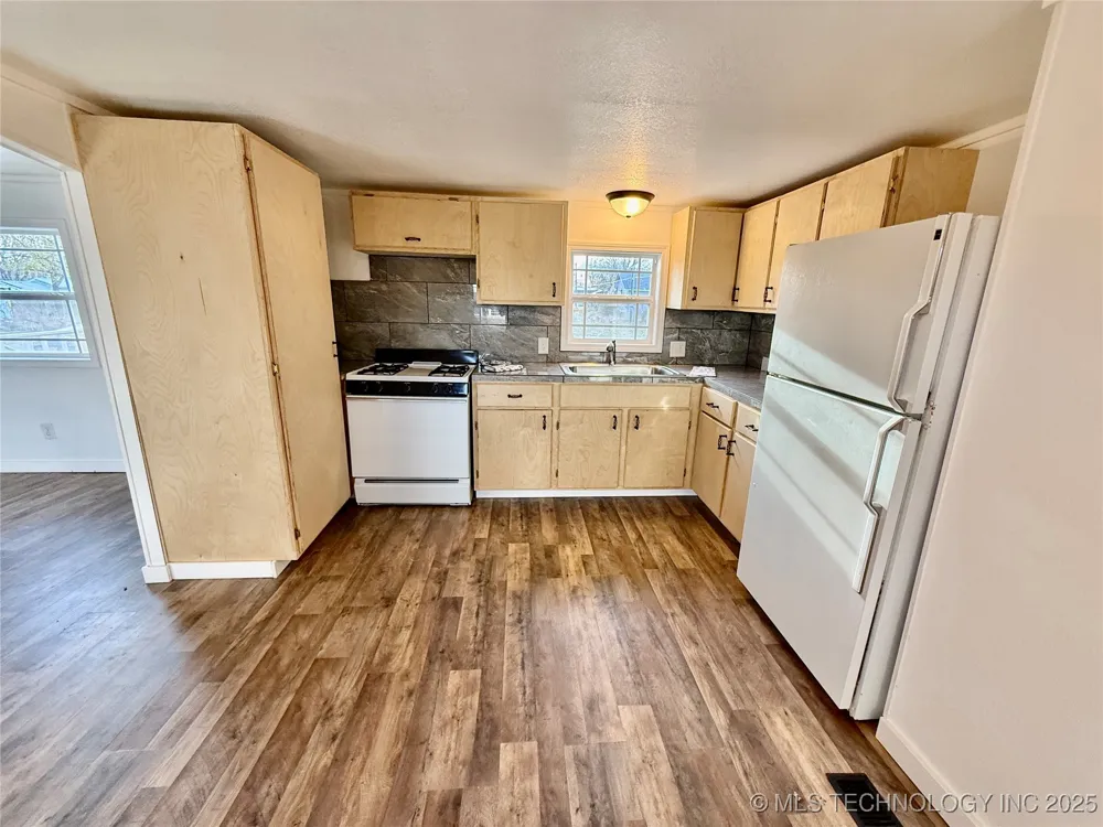 25271 S 606 Grove, OK 74344