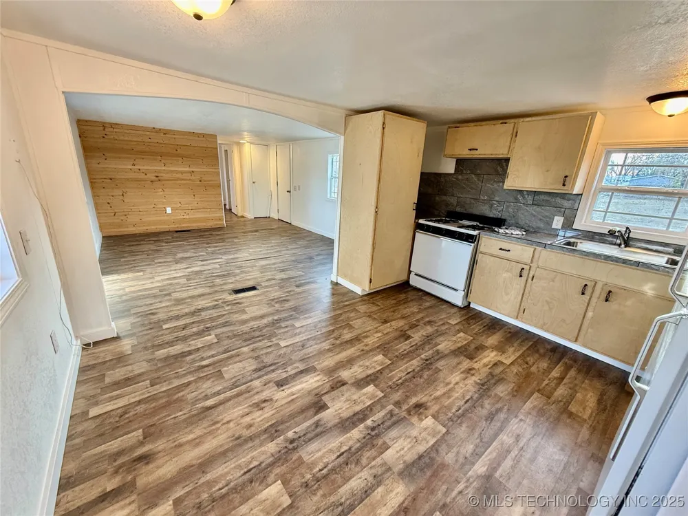 25271 S 606 Grove, OK 74344