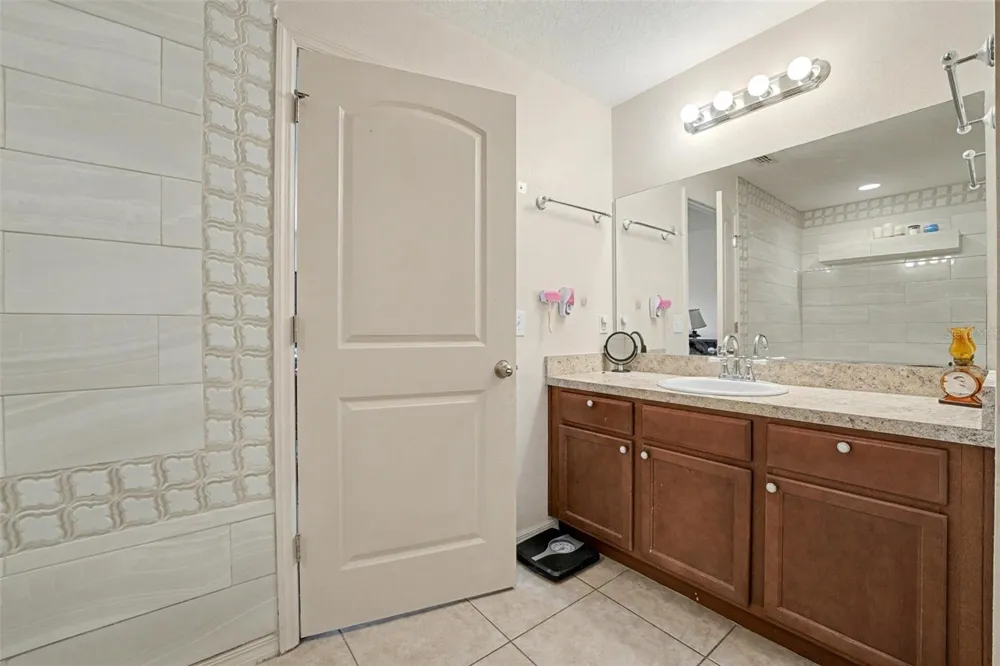 5630 ELSINORE WAY Lakeland, FL 33805