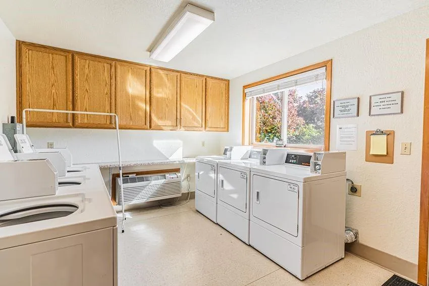 556 G Street Jacksonville, OR 97530