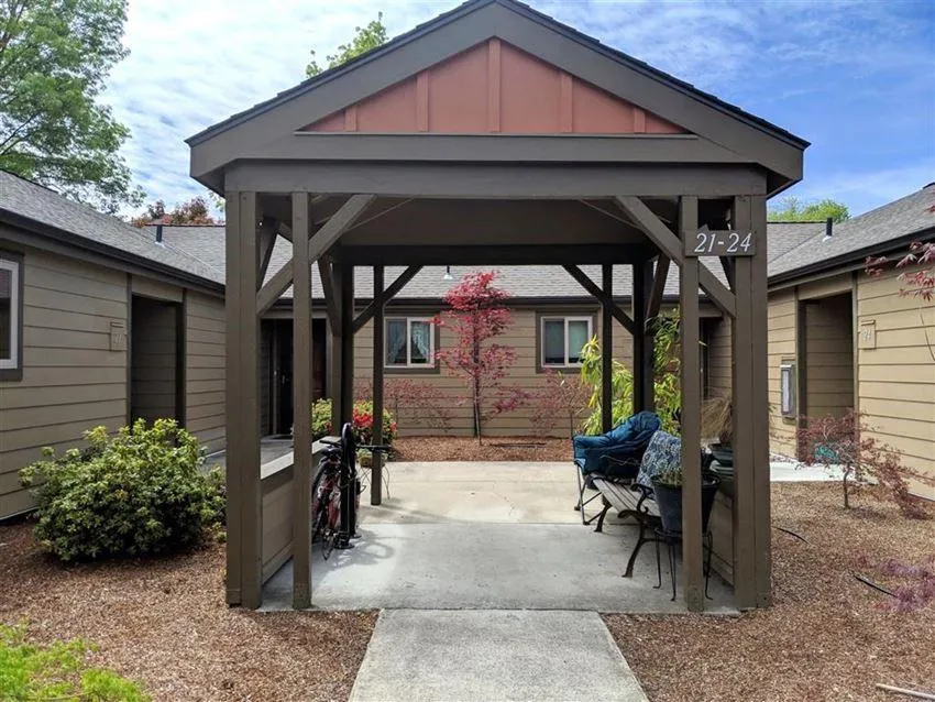 556 G Street Jacksonville, OR 97530