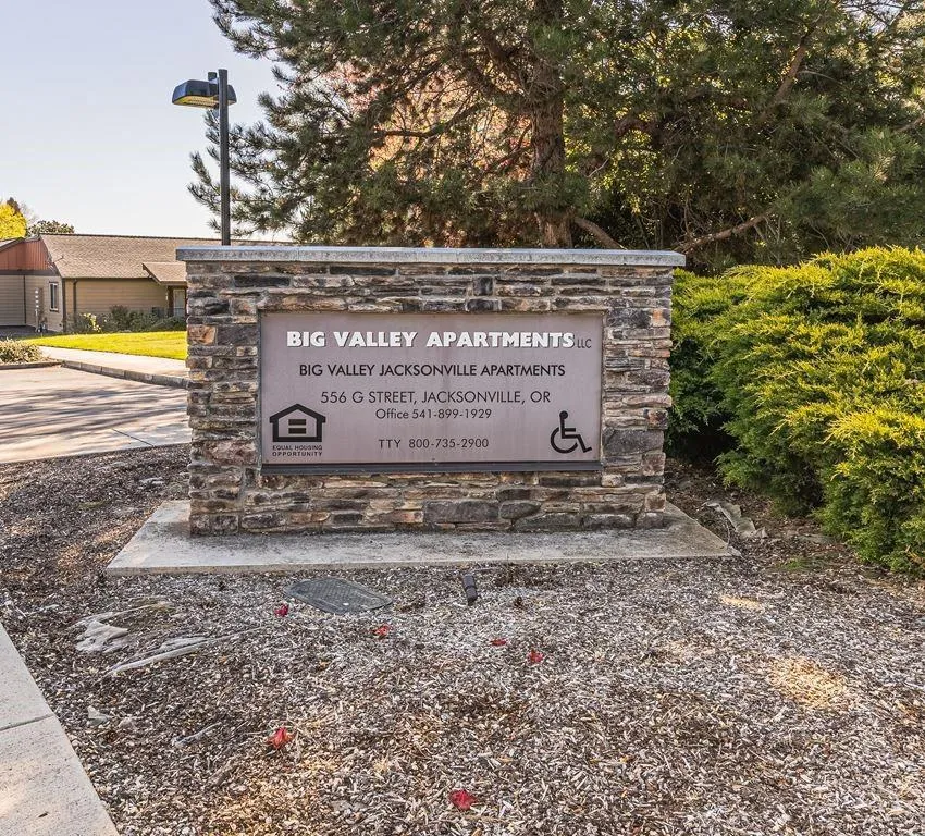 556 G Street Jacksonville, OR 97530