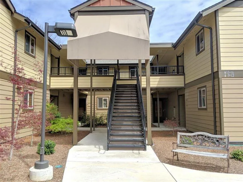 556 G Street Jacksonville, OR 97530