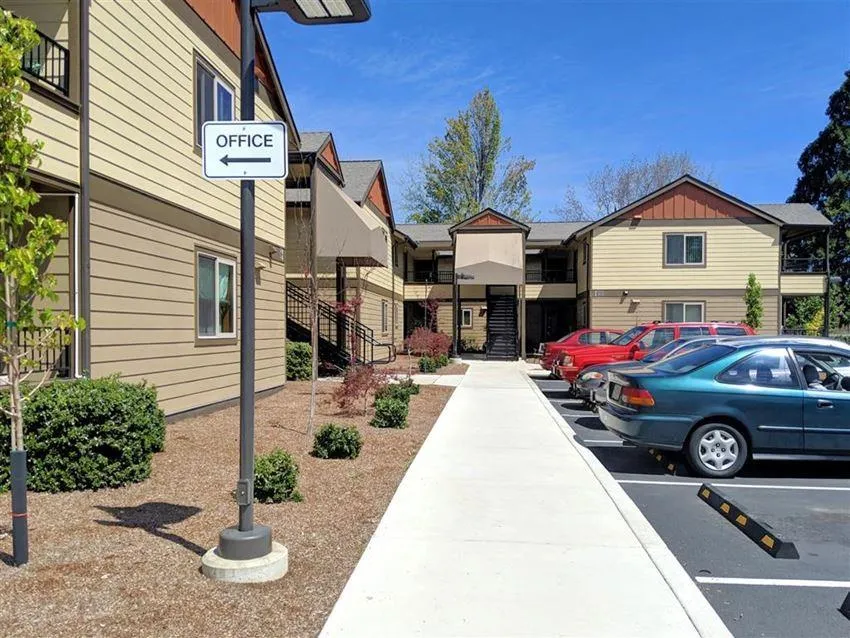 556 G Street Jacksonville, OR 97530