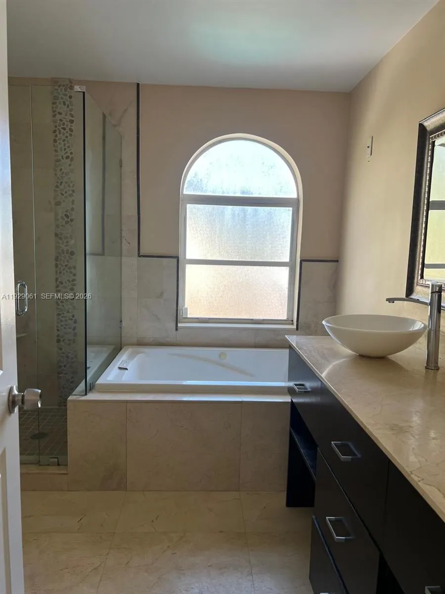 574 NW 159th Ave Pembroke Pines, FL 33028