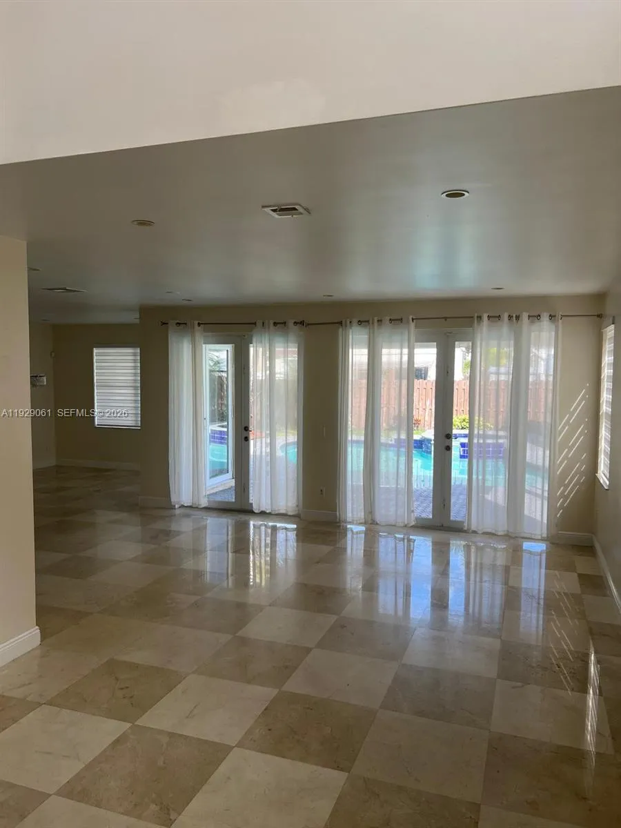 574 NW 159th Ave Pembroke Pines, FL 33028