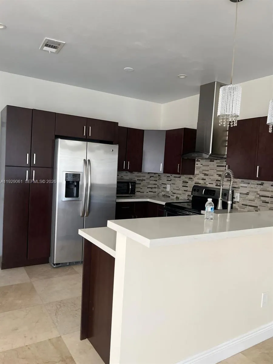 574 NW 159th Ave Pembroke Pines, FL 33028