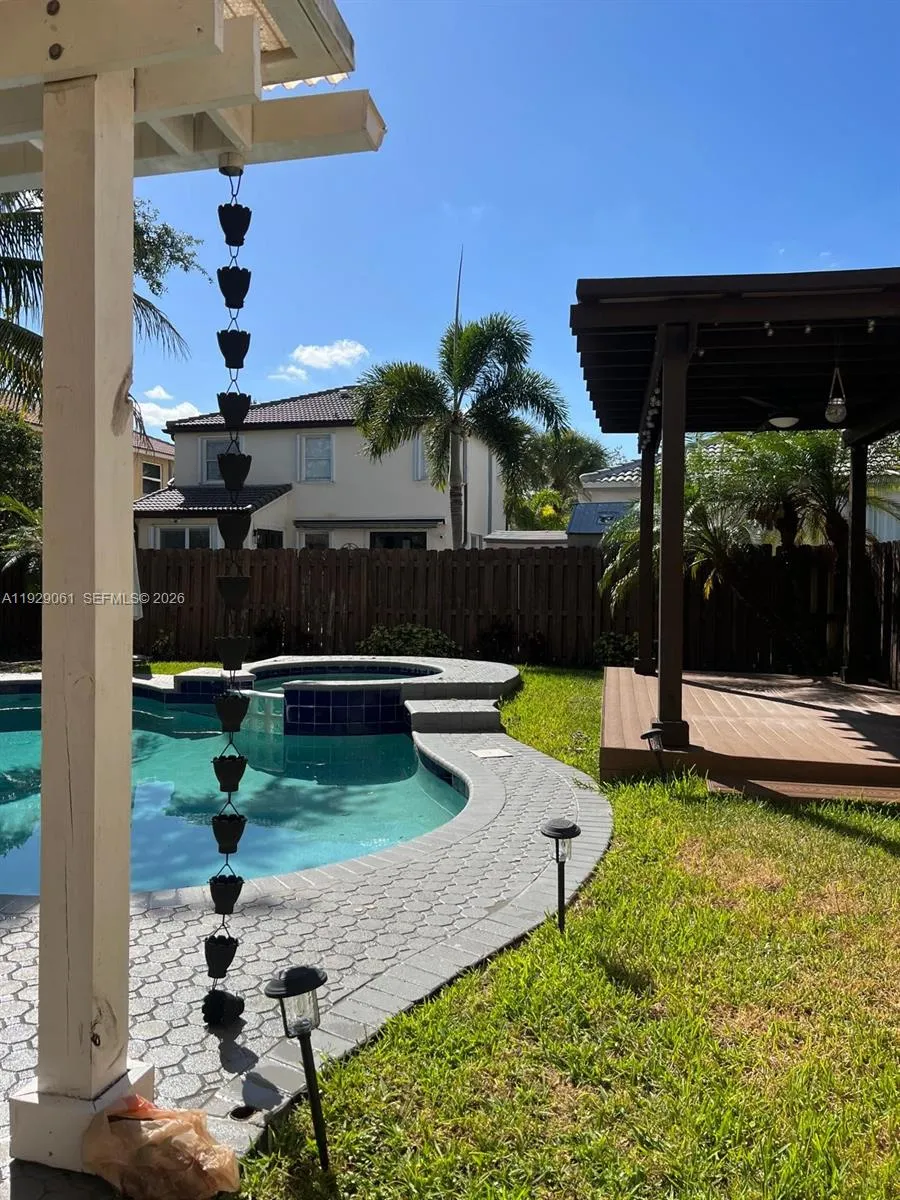 574 NW 159th Ave Pembroke Pines, FL 33028