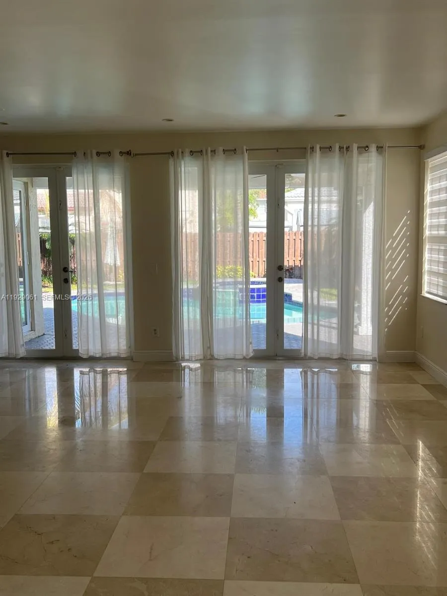 574 NW 159th Ave Pembroke Pines, FL 33028