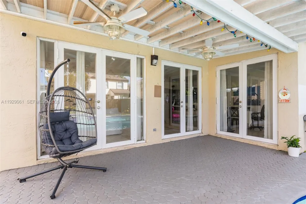 574 NW 159th Ave Pembroke Pines, FL 33028